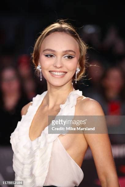 lily-rose depp sexy pics|8 331 photos et images haute résolution de Lily Rose。